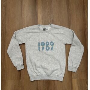 Taylor Swift 1989 Taylor's Version Gray Crewneck Sweatshirt Tracklist XS swiftie